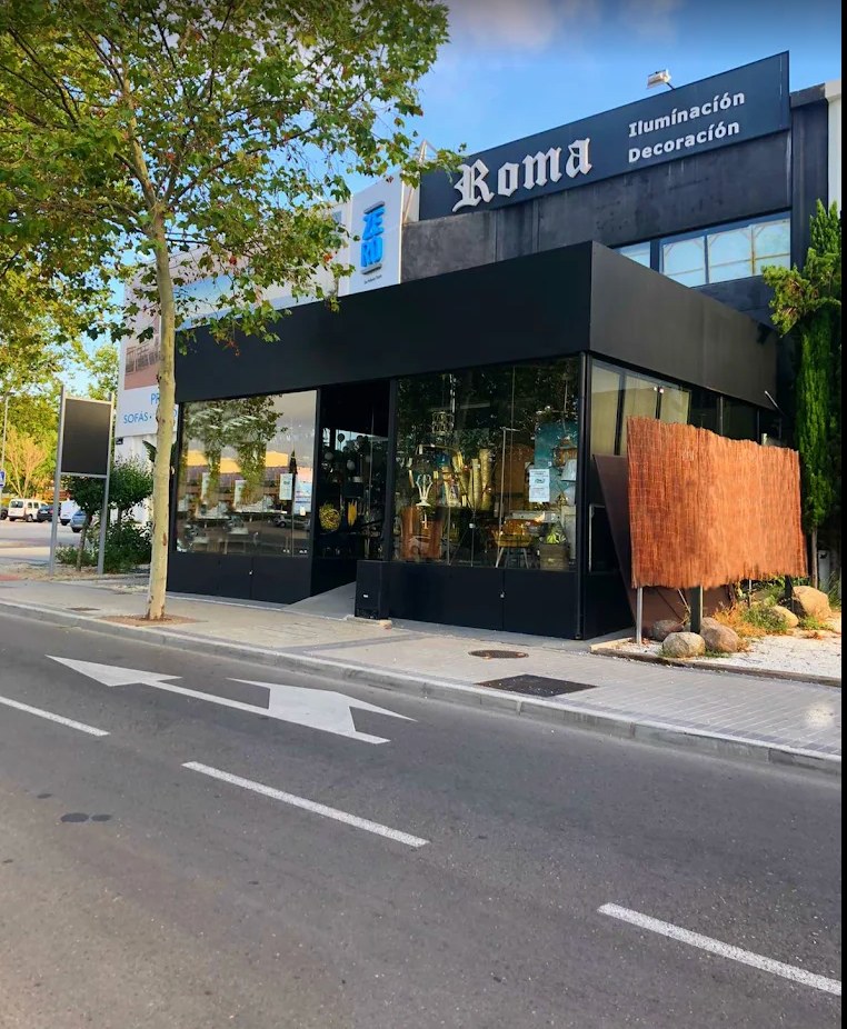 Fachada de la tienda Roma en Las Rozas